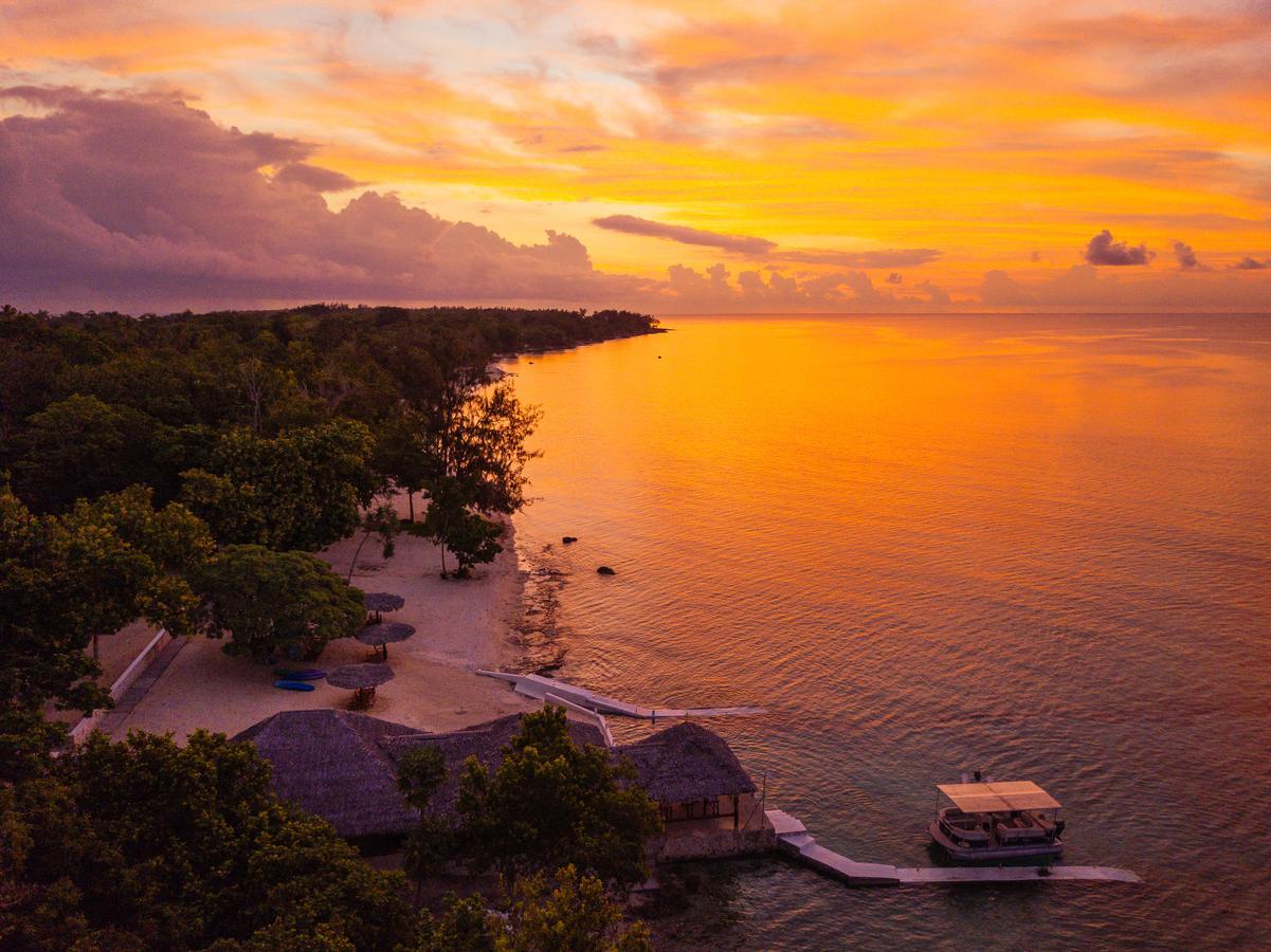 Coco Beach Resort Port Vila Exterior photo